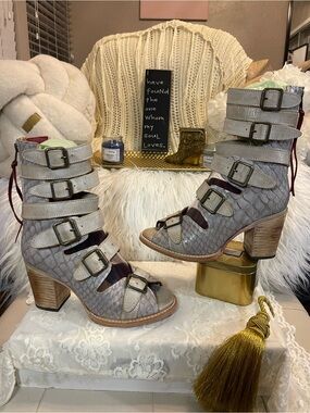 Freebird by Steven RARE Bond Gladiator Sandals in Ice Multi MSRP$395